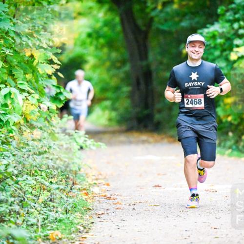 12.10.2025 - Bramfelder Halbmarathon 2025 Dr. Thomas Lammeyer http://msf.ph/oto/9346234 12.10.2025 10:19:20 Laufen 2468 meine-sportfotos.de