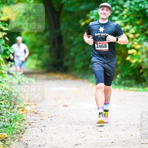 12.10.2025 - Bramfelder Halbmarathon 2025 Dr. Thomas Lammeyer http://msf.ph/oto/9346238 12.10.2025 10:19:21 Laufen 2468 meine-sportfotos.de