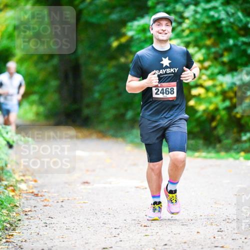 12.10.2025 - Bramfelder Halbmarathon 2025 Dr. Thomas Lammeyer http://msf.ph/oto/9346240 12.10.2025 10:19:21 Laufen 2468 meine-sportfotos.de
