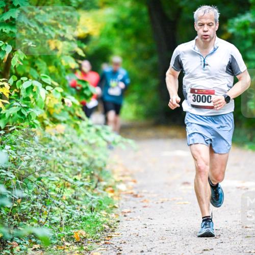 12.10.2025 - Bramfelder Halbmarathon 2025 Dr. Thomas Lammeyer http://msf.ph/oto/9346276 12.10.2025 10:19:30 Laufen 3000 meine-sportfotos.de