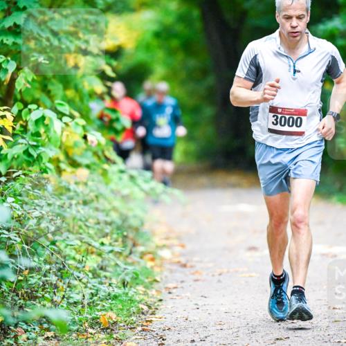 12.10.2025 - Bramfelder Halbmarathon 2025 Dr. Thomas Lammeyer http://msf.ph/oto/9346278 12.10.2025 10:19:30 Laufen 3000 meine-sportfotos.de