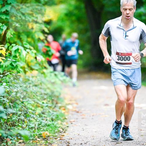 12.10.2025 - Bramfelder Halbmarathon 2025 Dr. Thomas Lammeyer http://msf.ph/oto/9346280 12.10.2025 10:19:31 Laufen 3000 meine-sportfotos.de