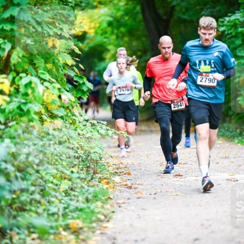 12.10.2025 - Bramfelder Halbmarathon 2025 Dr. Thomas Lammeyer http://msf.ph/oto/9346286 12.10.2025 10:19:37 Laufen 2970, 2541, 2790 meine-sportfotos.de