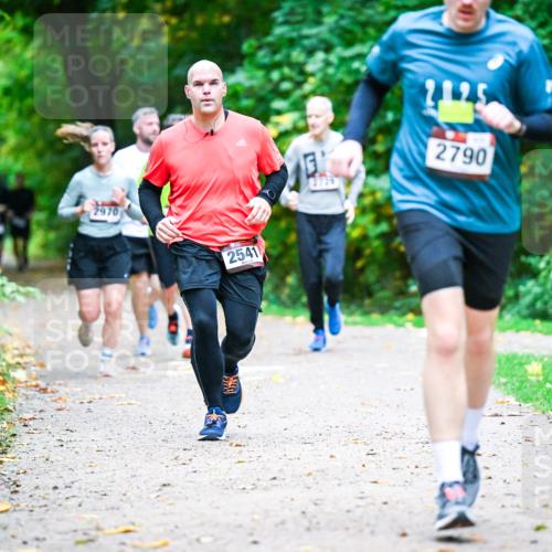 12.10.2025 - Bramfelder Halbmarathon 2025 Dr. Thomas Lammeyer http://msf.ph/oto/9346304 12.10.2025 10:19:40 Laufen 2970, 2541, 3735, 2125, 2790 meine-sportfotos.de