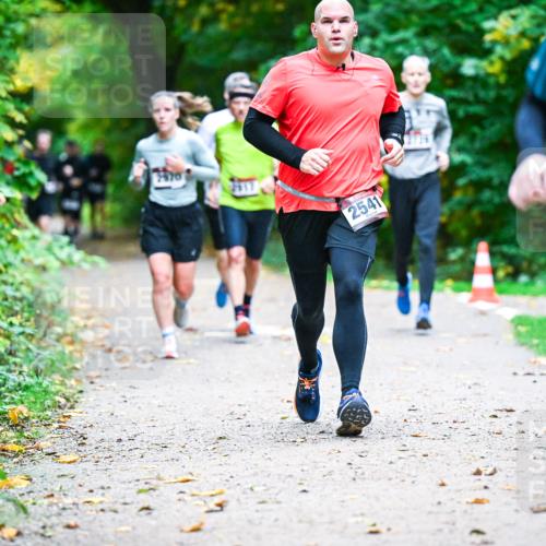 12.10.2025 - Bramfelder Halbmarathon 2025 Dr. Thomas Lammeyer http://msf.ph/oto/9346308 12.10.2025 10:19:41 Laufen 2617, 2541, 279 meine-sportfotos.de