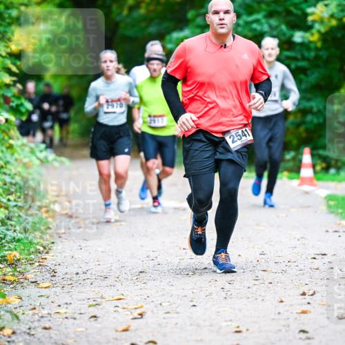 12.10.2025 - Bramfelder Halbmarathon 2025 Dr. Thomas Lammeyer http://msf.ph/oto/9346309 12.10.2025 10:19:41 Laufen 1970, 2541 meine-sportfotos.de