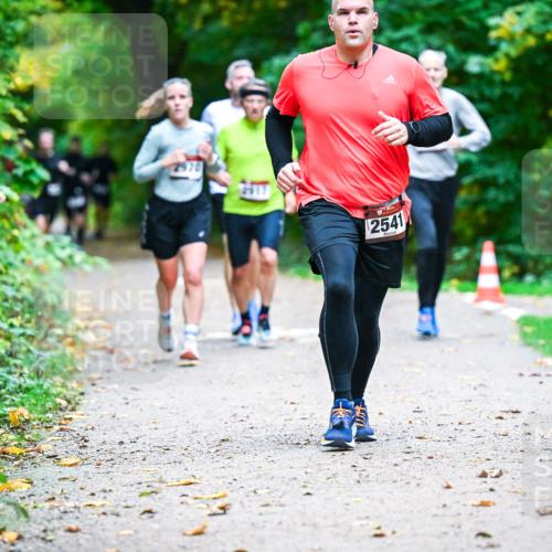 12.10.2025 - Bramfelder Halbmarathon 2025 Dr. Thomas Lammeyer http://msf.ph/oto/9346310 12.10.2025 10:19:41 Laufen 2541 meine-sportfotos.de