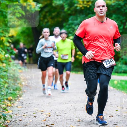 12.10.2025 - Bramfelder Halbmarathon 2025 Dr. Thomas Lammeyer http://msf.ph/oto/9346314 12.10.2025 10:19:42 Laufen 2541 meine-sportfotos.de