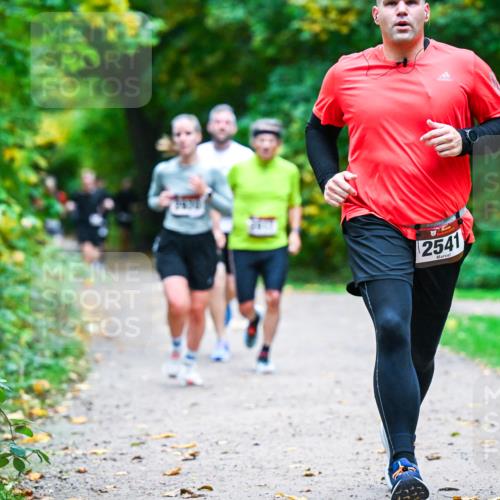 12.10.2025 - Bramfelder Halbmarathon 2025 Dr. Thomas Lammeyer http://msf.ph/oto/9346316 12.10.2025 10:19:42 Laufen 2541 meine-sportfotos.de