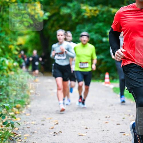 12.10.2025 - Bramfelder Halbmarathon 2025 Dr. Thomas Lammeyer http://msf.ph/oto/9346320 12.10.2025 10:19:43 Laufen 2541 meine-sportfotos.de