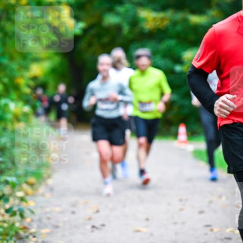 12.10.2025 - Bramfelder Halbmarathon 2025 Dr. Thomas Lammeyer http://msf.ph/oto/9346321 12.10.2025 10:19:43 Laufen 2541 meine-sportfotos.de