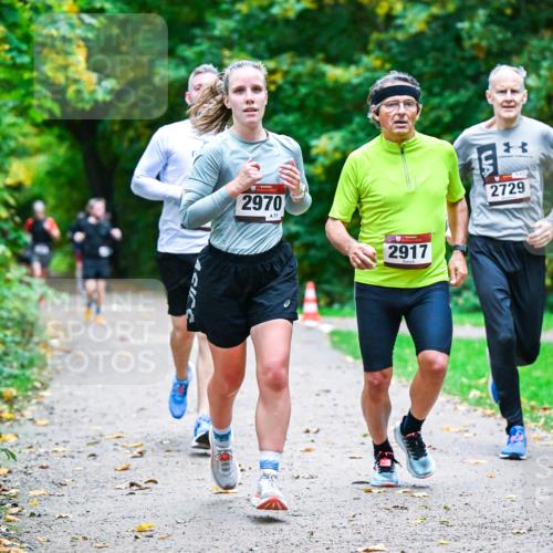 12.10.2025 - Bramfelder Halbmarathon 2025 Dr. Thomas Lammeyer http://msf.ph/oto/9346329 12.10.2025 10:19:45 Laufen 2970, 77, 2917, 2729 meine-sportfotos.de