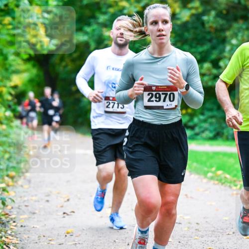 12.10.2025 - Bramfelder Halbmarathon 2025 Dr. Thomas Lammeyer http://msf.ph/oto/9346333 12.10.2025 10:19:46 Laufen 2713, 34, 2970, 77, 2917 meine-sportfotos.de