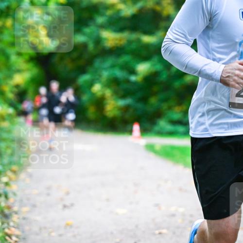 12.10.2025 - Bramfelder Halbmarathon 2025 Dr. Thomas Lammeyer http://msf.ph/oto/9346340 12.10.2025 10:19:47 Laufen 2713 meine-sportfotos.de
