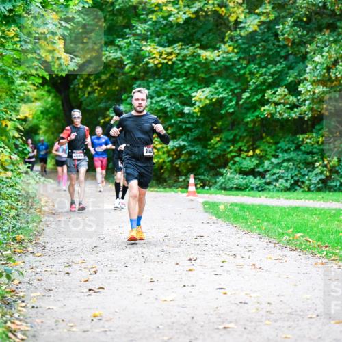 12.10.2025 - Bramfelder Halbmarathon 2025 Dr. Thomas Lammeyer http://msf.ph/oto/9346352 12.10.2025 10:19:50 Laufen 28, 2685 meine-sportfotos.de