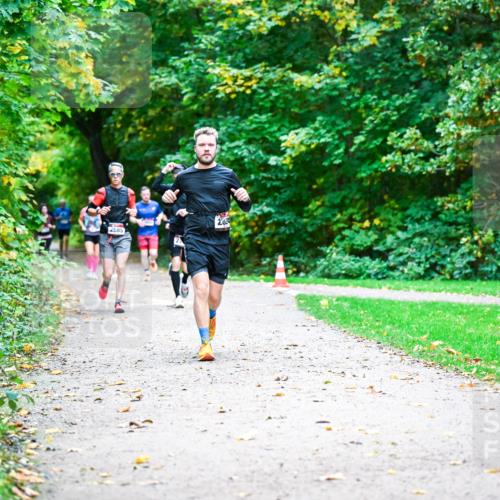 12.10.2025 - Bramfelder Halbmarathon 2025 Dr. Thomas Lammeyer http://msf.ph/oto/9346353 12.10.2025 10:19:50 Laufen 2685, 282 meine-sportfotos.de