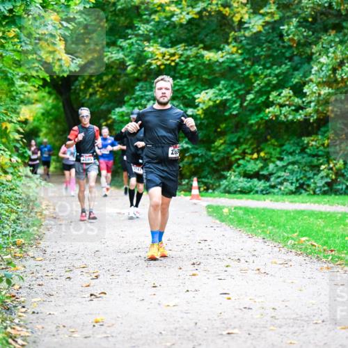 12.10.2025 - Bramfelder Halbmarathon 2025 Dr. Thomas Lammeyer http://msf.ph/oto/9346357 12.10.2025 10:19:51 Laufen 2685, 2747, 28 meine-sportfotos.de