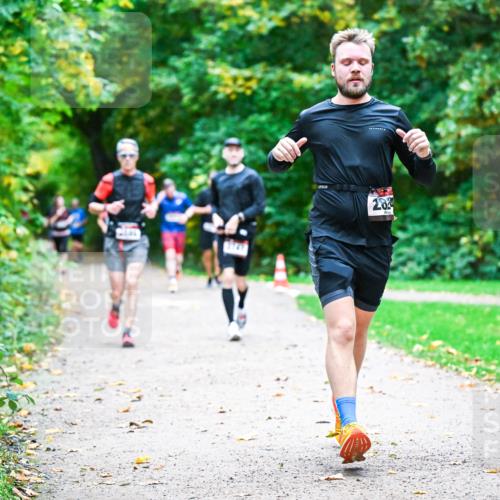 12.10.2025 - Bramfelder Halbmarathon 2025 Dr. Thomas Lammeyer http://msf.ph/oto/9346368 12.10.2025 10:19:52 Laufen 282 meine-sportfotos.de
