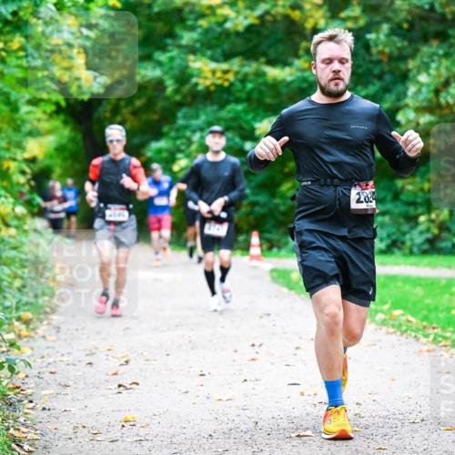 12.10.2025 - Bramfelder Halbmarathon 2025 Dr. Thomas Lammeyer http://msf.ph/oto/9346369 12.10.2025 10:19:52 Laufen 2824 meine-sportfotos.de