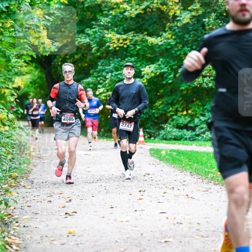 12.10.2025 - Bramfelder Halbmarathon 2025 Dr. Thomas Lammeyer http://msf.ph/oto/9346372 12.10.2025 10:19:53 Laufen 2685, 2604, 2747 meine-sportfotos.de