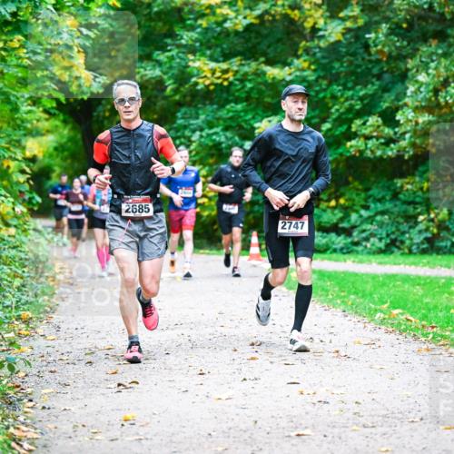 12.10.2025 - Bramfelder Halbmarathon 2025 Dr. Thomas Lammeyer http://msf.ph/oto/9346378 12.10.2025 10:19:54 Laufen 2685, 2747 meine-sportfotos.de