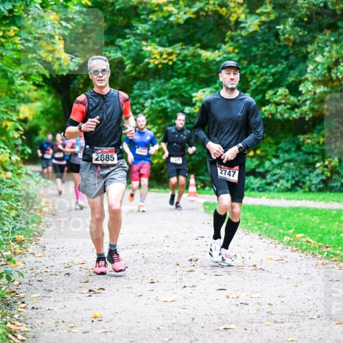 12.10.2025 - Bramfelder Halbmarathon 2025 Dr. Thomas Lammeyer http://msf.ph/oto/9346379 12.10.2025 10:19:54 Laufen 2685, 2747 meine-sportfotos.de