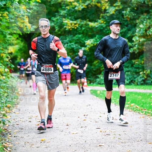 12.10.2025 - Bramfelder Halbmarathon 2025 Dr. Thomas Lammeyer http://msf.ph/oto/9346382 12.10.2025 10:19:54 Laufen 2685, 2747 meine-sportfotos.de