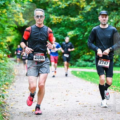12.10.2025 - Bramfelder Halbmarathon 2025 Dr. Thomas Lammeyer http://msf.ph/oto/9346386 12.10.2025 10:19:55 Laufen 2685, 2747 meine-sportfotos.de