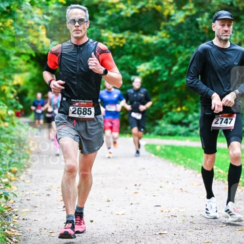 12.10.2025 - Bramfelder Halbmarathon 2025 Dr. Thomas Lammeyer http://msf.ph/oto/9346387 12.10.2025 10:19:55 Laufen 2685, 2747 meine-sportfotos.de