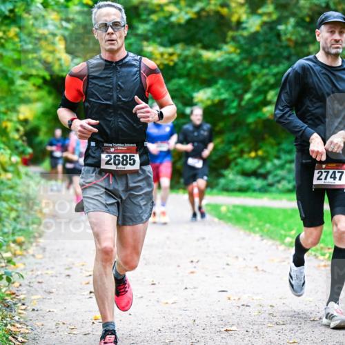 12.10.2025 - Bramfelder Halbmarathon 2025 Dr. Thomas Lammeyer http://msf.ph/oto/9346388 12.10.2025 10:19:55 Laufen 2685, 2747 meine-sportfotos.de