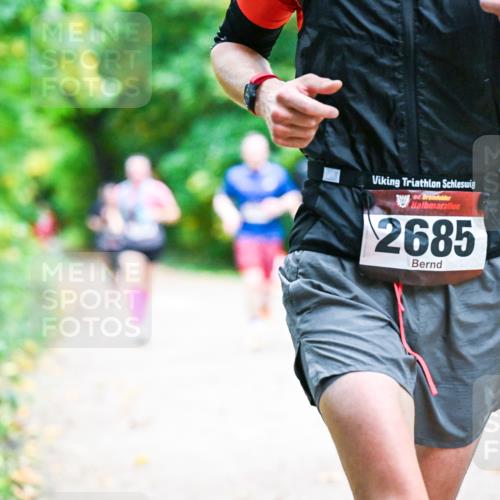 12.10.2025 - Bramfelder Halbmarathon 2025 Dr. Thomas Lammeyer http://msf.ph/oto/9346395 12.10.2025 10:19:56 Laufen 2685 meine-sportfotos.de