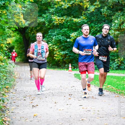 12.10.2025 - Bramfelder Halbmarathon 2025 Dr. Thomas Lammeyer http://msf.ph/oto/9346404 12.10.2025 10:19:58 Laufen 2734, 2604, 2910 meine-sportfotos.de