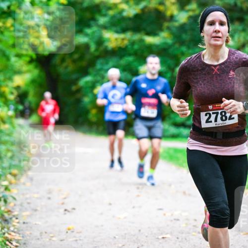 12.10.2025 - Bramfelder Halbmarathon 2025 Dr. Thomas Lammeyer http://msf.ph/oto/9346437 12.10.2025 10:20:03 Laufen 6, 2782 meine-sportfotos.de
