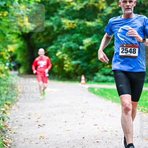 12.10.2025 - Bramfelder Halbmarathon 2025 Dr. Thomas Lammeyer http://msf.ph/oto/9346457 12.10.2025 10:20:06 Laufen 34, 2548 meine-sportfotos.de