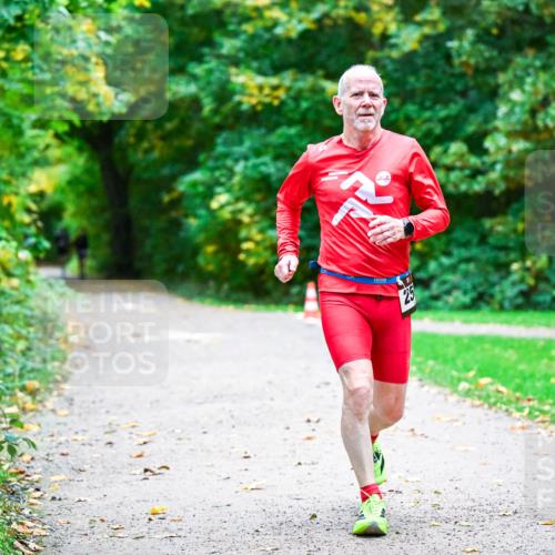 12.10.2025 - Bramfelder Halbmarathon 2025 Dr. Thomas Lammeyer http://msf.ph/oto/9346473 12.10.2025 10:20:09 Laufen 25 meine-sportfotos.de