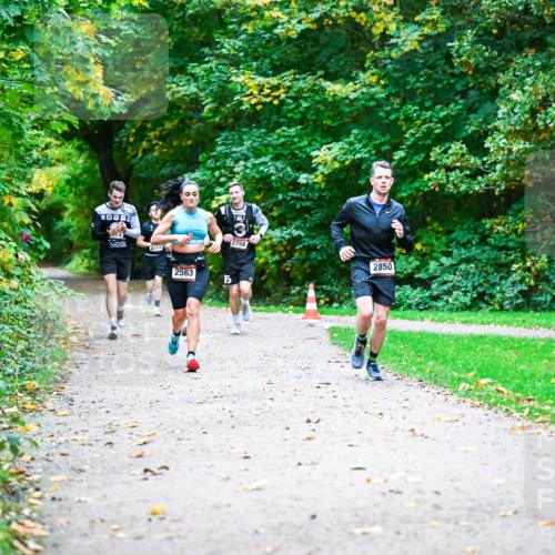 12.10.2025 - Bramfelder Halbmarathon 2025 Dr. Thomas Lammeyer http://msf.ph/oto/9346490 12.10.2025 10:20:26 Laufen 2, 2, 14, 2563, 15, 2758, 2850 meine-sportfotos.de