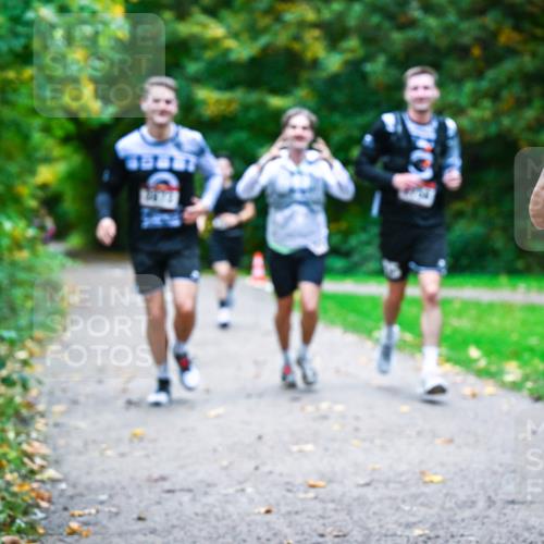 12.10.2025 - Bramfelder Halbmarathon 2025 Dr. Thomas Lammeyer http://msf.ph/oto/9346518 12.10.2025 10:20:30 Laufen 2563 meine-sportfotos.de
