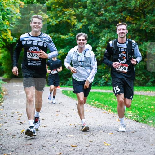 12.10.2025 - Bramfelder Halbmarathon 2025 Dr. Thomas Lammeyer http://msf.ph/oto/9346520 12.10.2025 10:20:31 Laufen 2714, 2758, 15, 19, 4380 meine-sportfotos.de