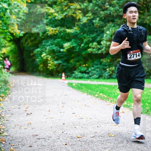 12.10.2025 - Bramfelder Halbmarathon 2025 Dr. Thomas Lammeyer http://msf.ph/oto/9346530 12.10.2025 10:20:34 Laufen 2714 meine-sportfotos.de