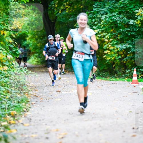 12.10.2025 - Bramfelder Halbmarathon 2025 Dr. Thomas Lammeyer http://msf.ph/oto/9346596 12.10.2025 10:20:51 Laufen 2535, 2453, 445 meine-sportfotos.de