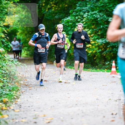 12.10.2025 - Bramfelder Halbmarathon 2025 Dr. Thomas Lammeyer http://msf.ph/oto/9346603 12.10.2025 10:20:53 Laufen 2535, 2936, 2445 meine-sportfotos.de