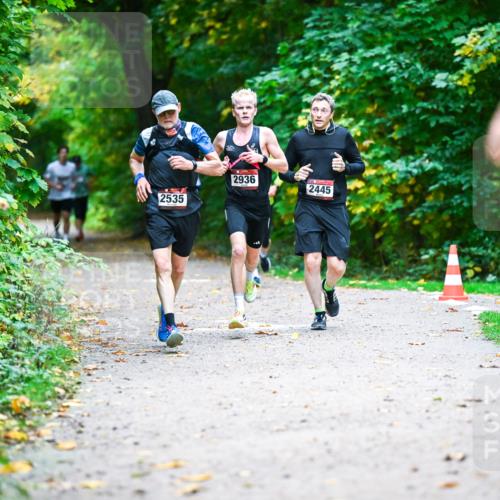12.10.2025 - Bramfelder Halbmarathon 2025 Dr. Thomas Lammeyer http://msf.ph/oto/9346605 12.10.2025 10:20:54 Laufen 2535, 2936, 2445 meine-sportfotos.de