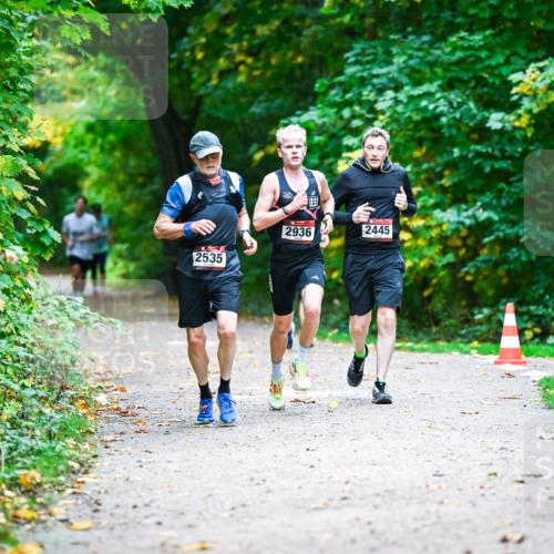 12.10.2025 - Bramfelder Halbmarathon 2025 Dr. Thomas Lammeyer http://msf.ph/oto/9346607 12.10.2025 10:20:54 Laufen 2535, 2936, 2445 meine-sportfotos.de