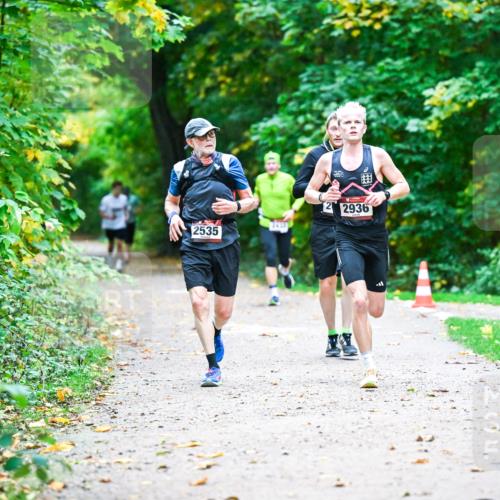 12.10.2025 - Bramfelder Halbmarathon 2025 Dr. Thomas Lammeyer http://msf.ph/oto/9346616 12.10.2025 10:20:55 Laufen 24337, 2535, 2936 meine-sportfotos.de