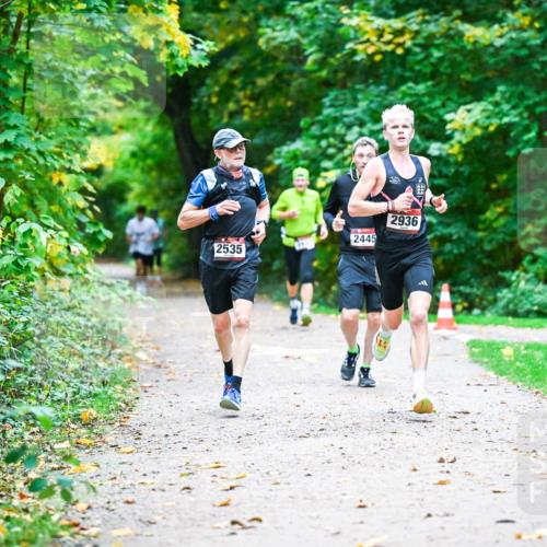 12.10.2025 - Bramfelder Halbmarathon 2025 Dr. Thomas Lammeyer http://msf.ph/oto/9346618 12.10.2025 10:20:55 Laufen 2535, 2445, 2936 meine-sportfotos.de