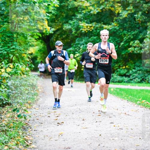 12.10.2025 - Bramfelder Halbmarathon 2025 Dr. Thomas Lammeyer http://msf.ph/oto/9346625 12.10.2025 10:20:56 Laufen 2535, 2445, 2936 meine-sportfotos.de