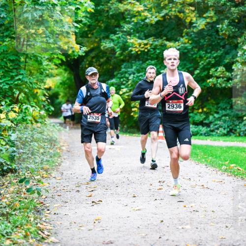 12.10.2025 - Bramfelder Halbmarathon 2025 Dr. Thomas Lammeyer http://msf.ph/oto/9346627 12.10.2025 10:20:57 Laufen 2535, 2, 2936 meine-sportfotos.de