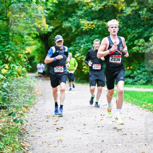 12.10.2025 - Bramfelder Halbmarathon 2025 Dr. Thomas Lammeyer http://msf.ph/oto/9346628 12.10.2025 10:20:57 Laufen 2535, 2445, 2936 meine-sportfotos.de