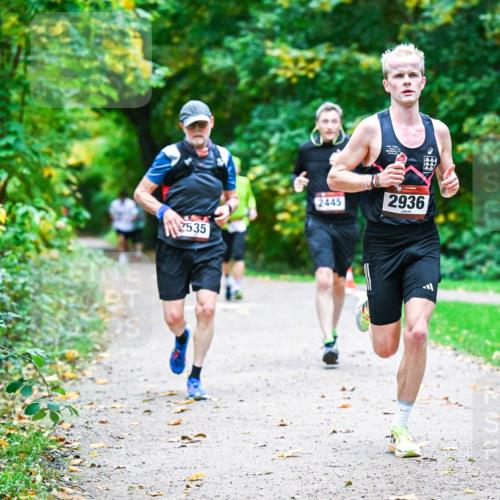 12.10.2025 - Bramfelder Halbmarathon 2025 Dr. Thomas Lammeyer http://msf.ph/oto/9346629 12.10.2025 10:20:57 Laufen 2535, 2445, 2936 meine-sportfotos.de