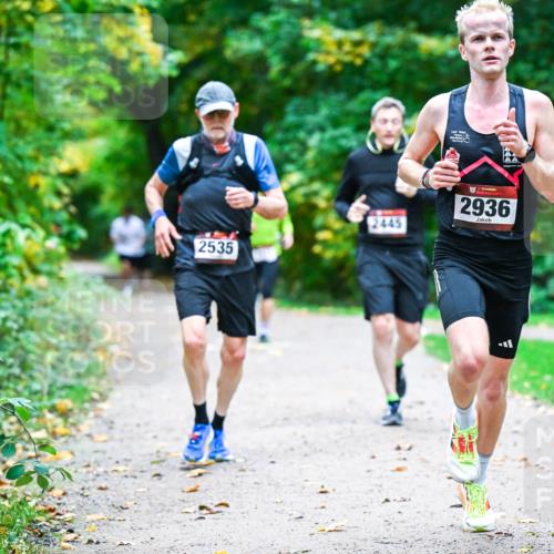 12.10.2025 - Bramfelder Halbmarathon 2025 Dr. Thomas Lammeyer http://msf.ph/oto/9346630 12.10.2025 10:20:57 Laufen 2535, 2445, 2936 meine-sportfotos.de